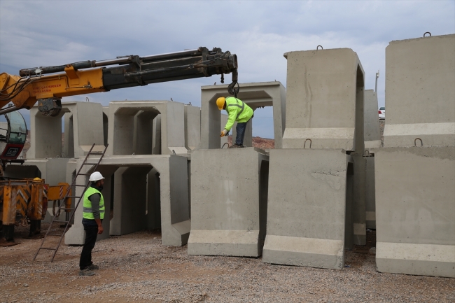 Suriye sınırına beton mevzi takviyesi